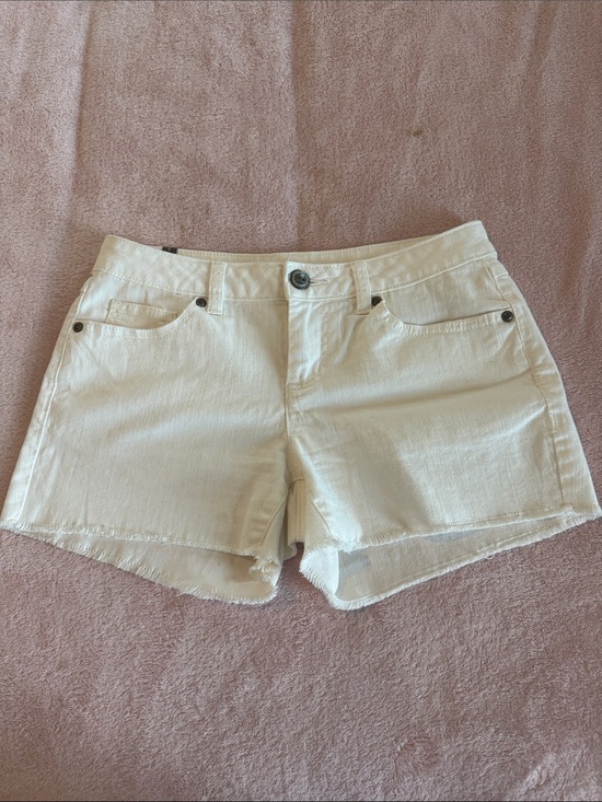 LC Lauren Conrad Pants - LC Lauren Conrad Cream Denim Frayed Hem Shorts